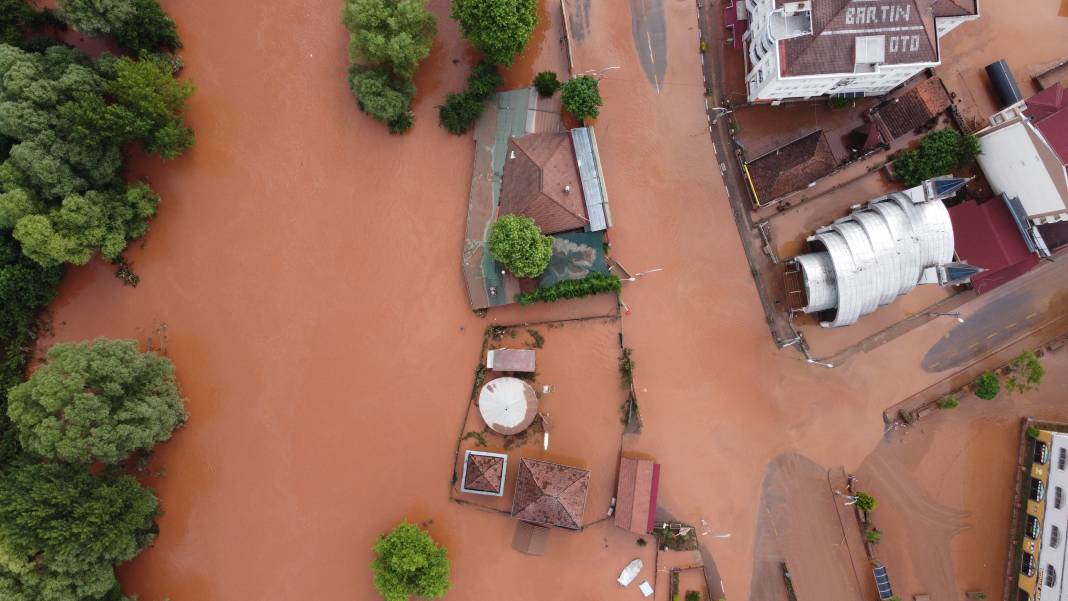 Bartın’daki sel felaketi havadan görüntülendi. Yardıma Mehmetçik koştu 46